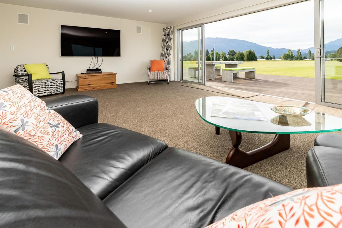 Poppa Pete'S - Te Anau Holiday Home Экстерьер фото